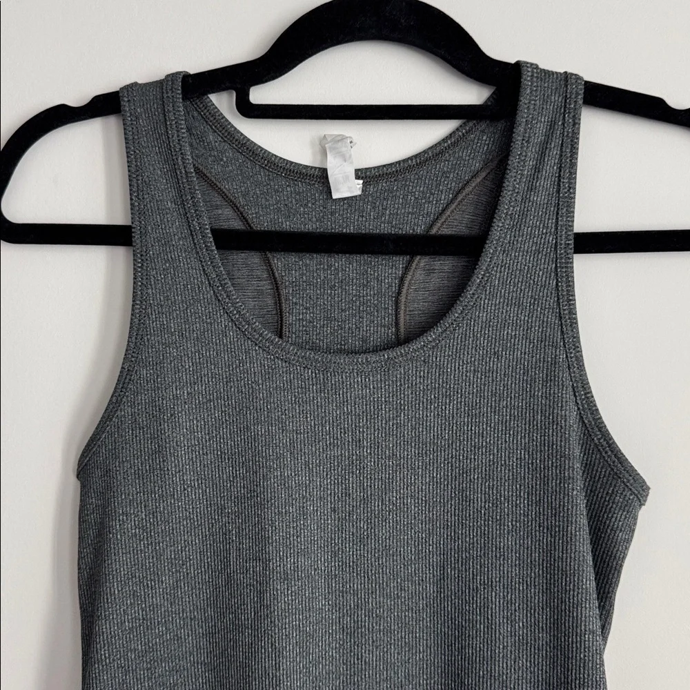 Under Armour Gray Tank Top Size M - Picture 2 of 6